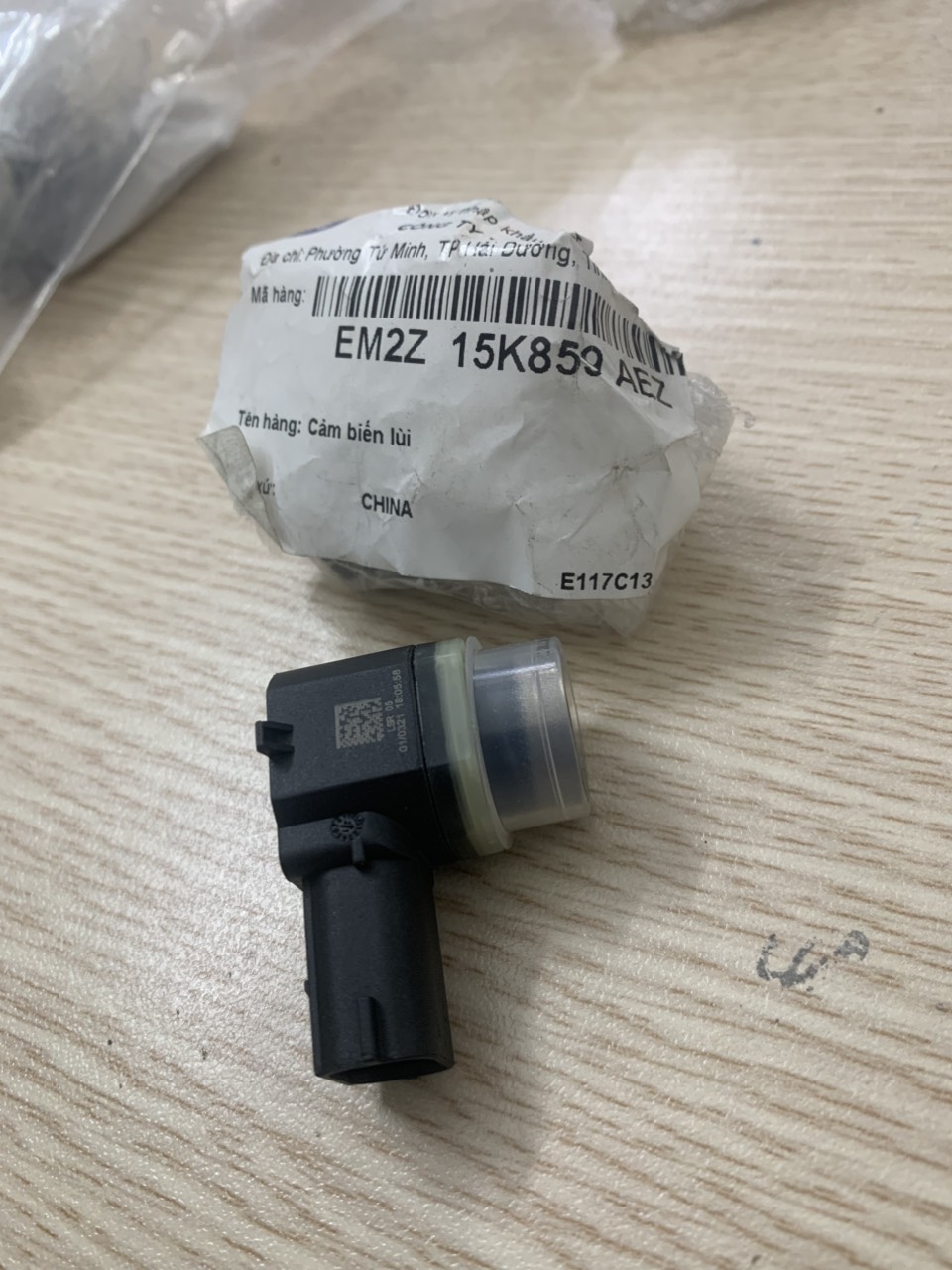 Cảm biến lùi Ford Ranger 3.2 EM2T15C868AAW EM2T-15C868-A