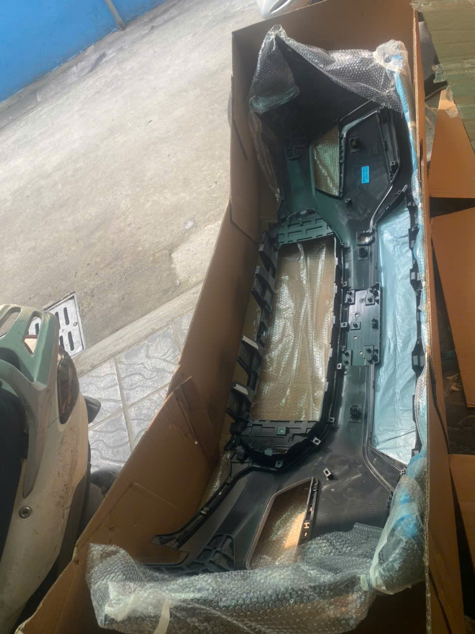 Cản trước Ford Ranger 2018-2021 JB3Z17D957R JB3Z17D957W