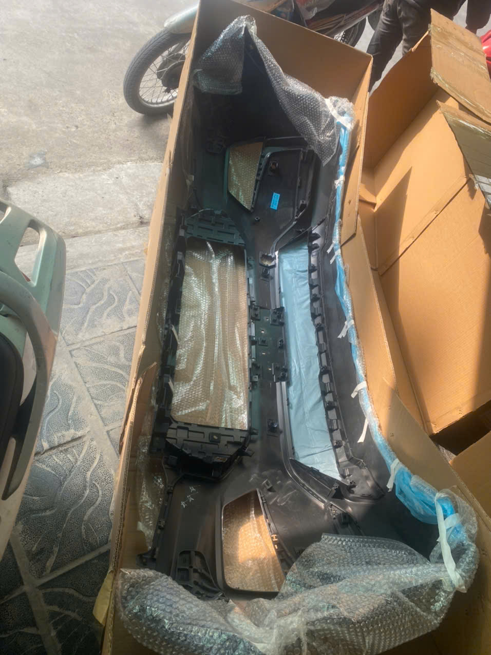 Cản trước Ford Ranger 2018-2021 JB3Z17D957R JB3Z17D957W