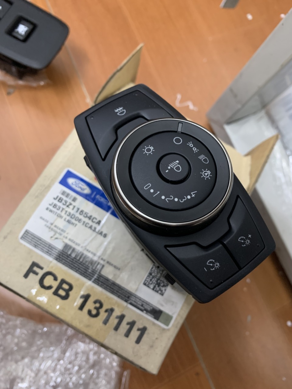 Công tắc đèn pha Ford Ranger 2018 19 20 21 JB3T13D061CBW