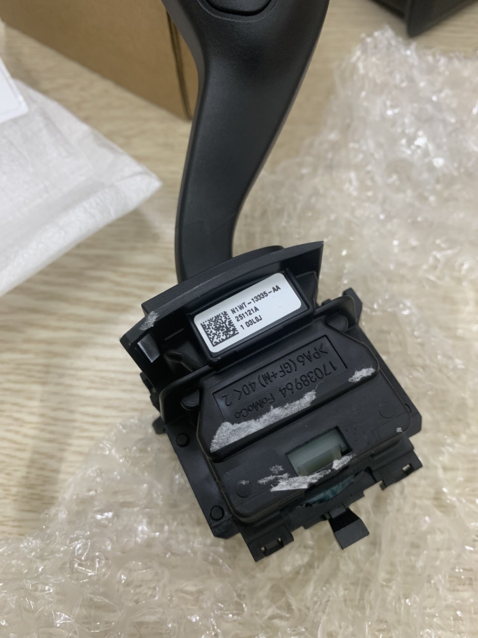 Công tắc xinh nhan Ford Ranger 23 N1WZ13341A N1WT13335AA