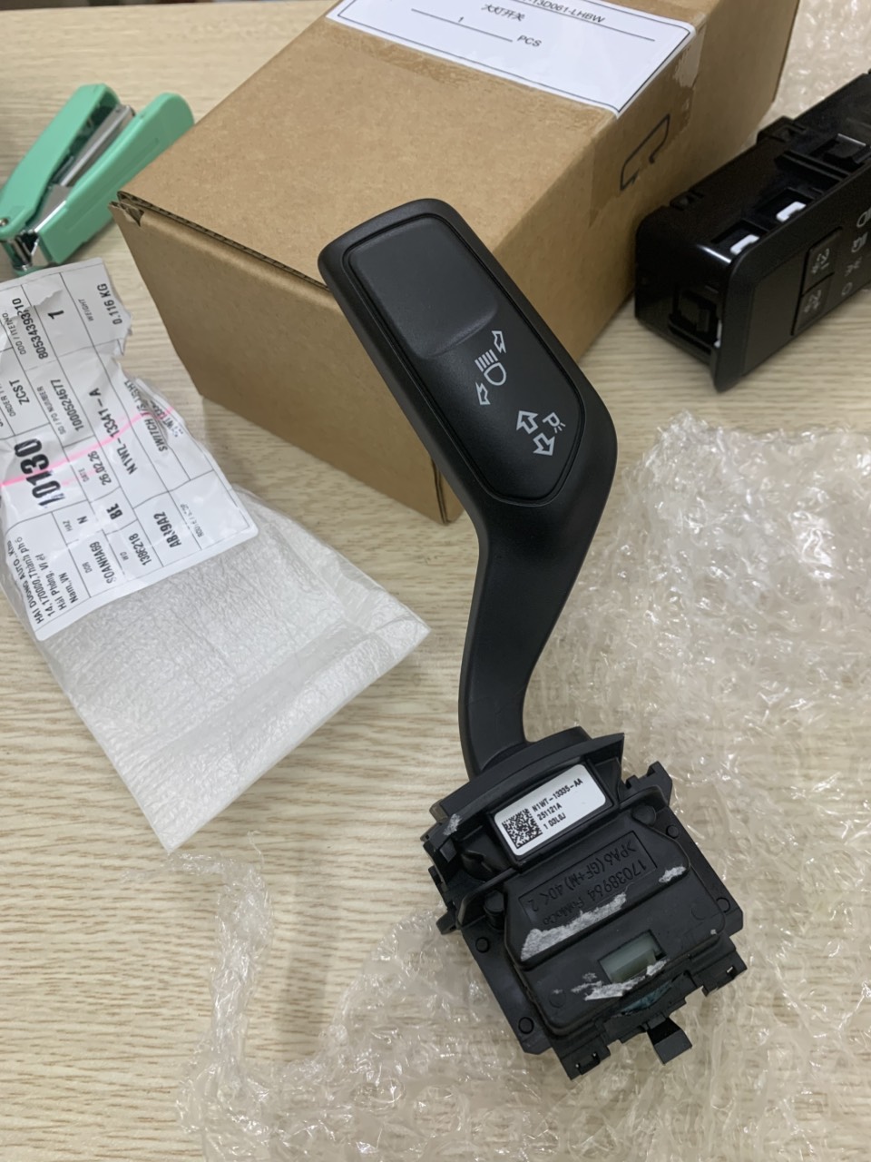 Công tắc xinh nhan Ford Ranger 23 N1WZ13341A N1WT13335AA