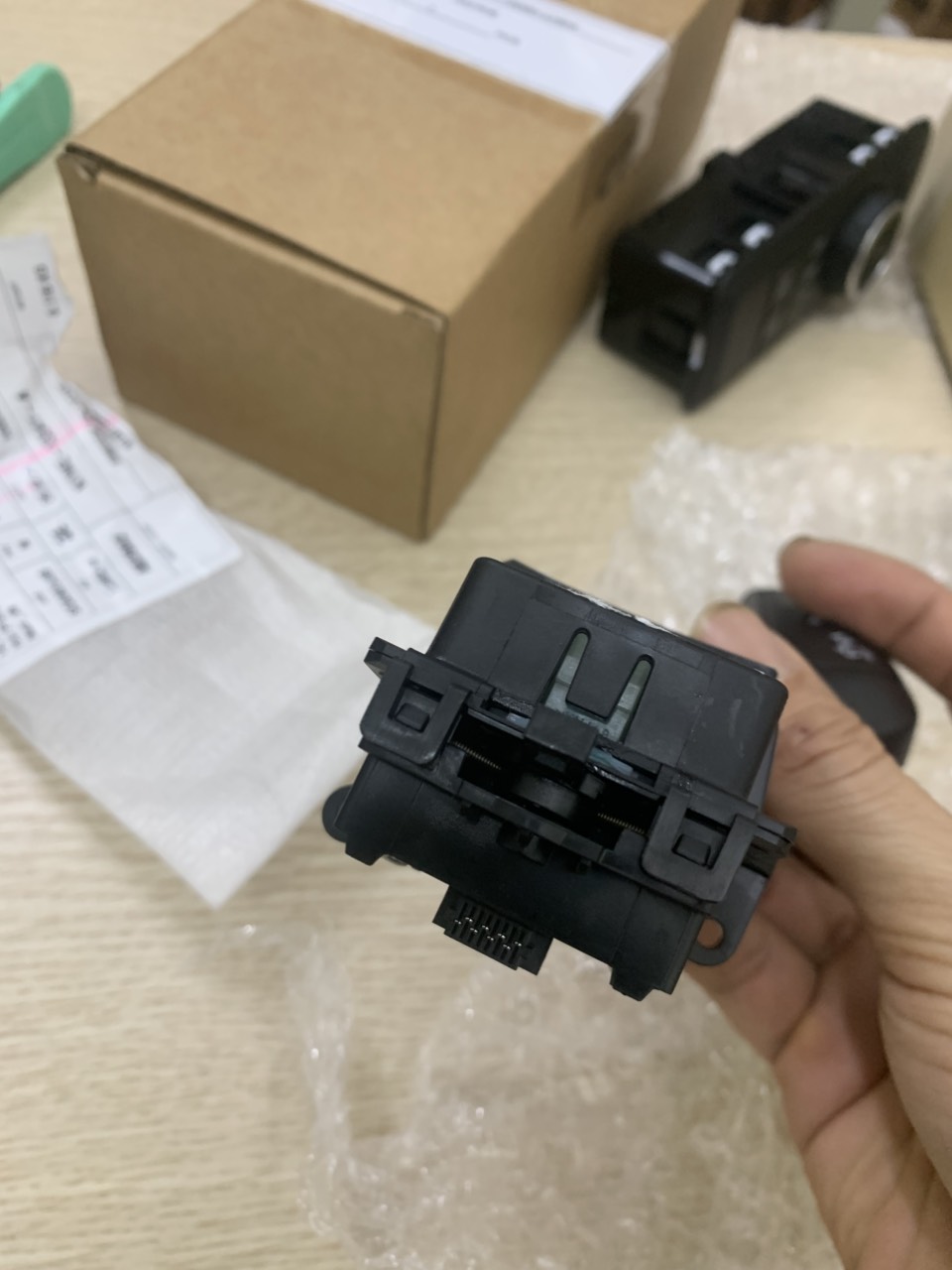 Công tắc xinh nhan Ford Ranger 23 N1WZ13341A N1WT13335AA