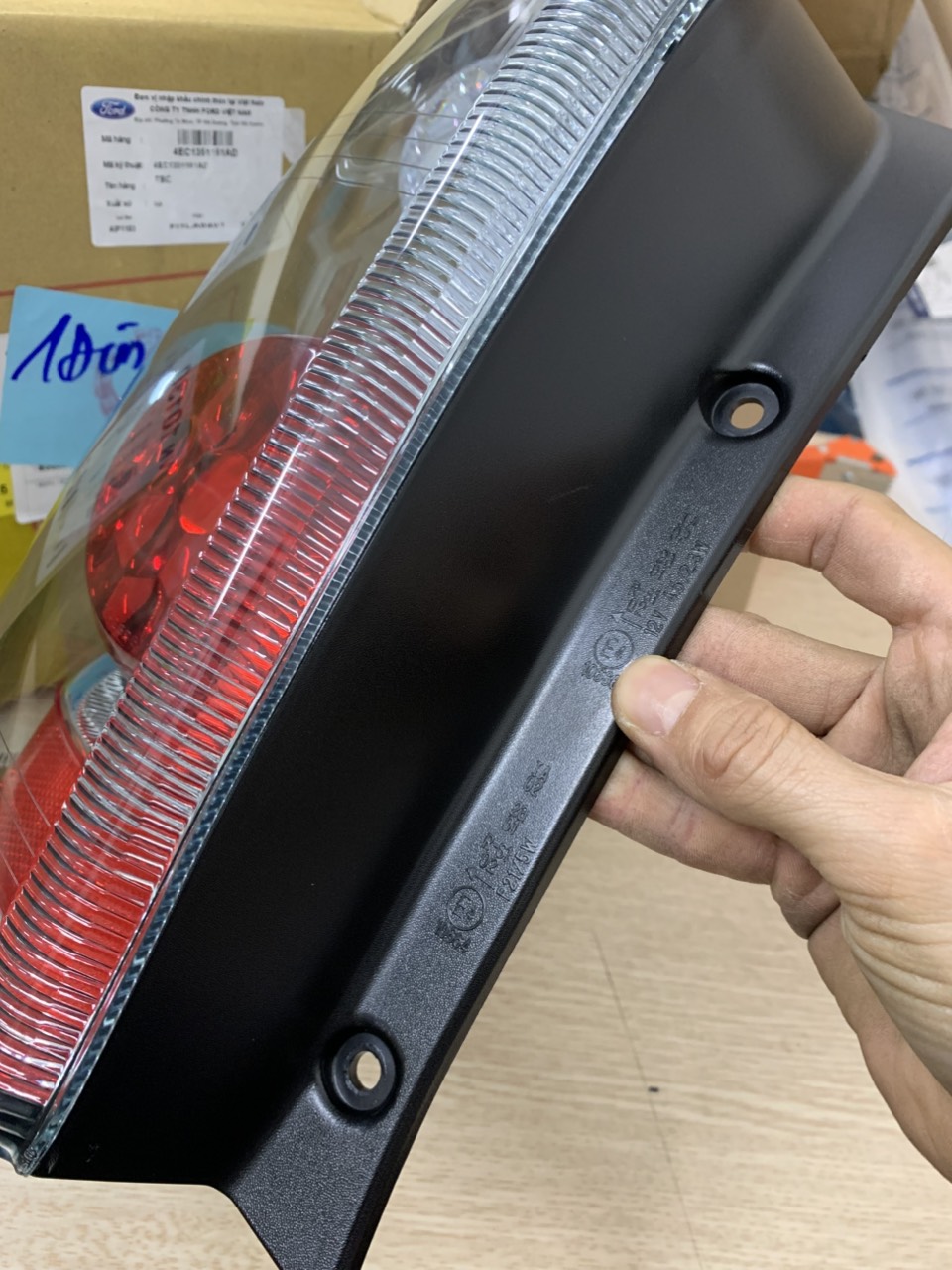 Đèn hậu Ford Escape 2005 6 7 8 4EC1351161AD 4EC13-51160