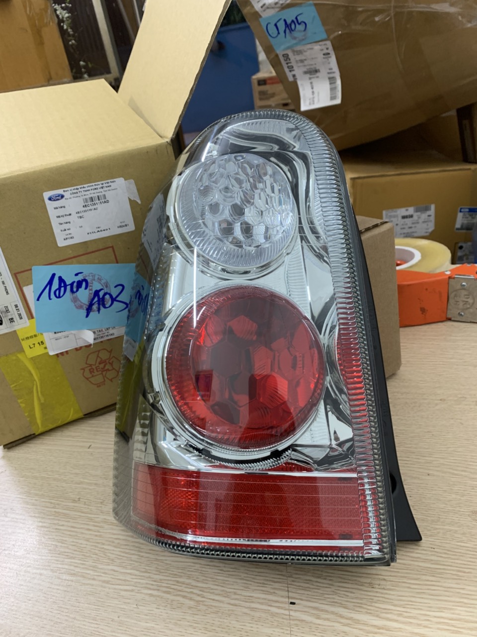 Đèn hậu Ford Escape 2005 6 7 8 4EC1351161AD 4EC13-51160