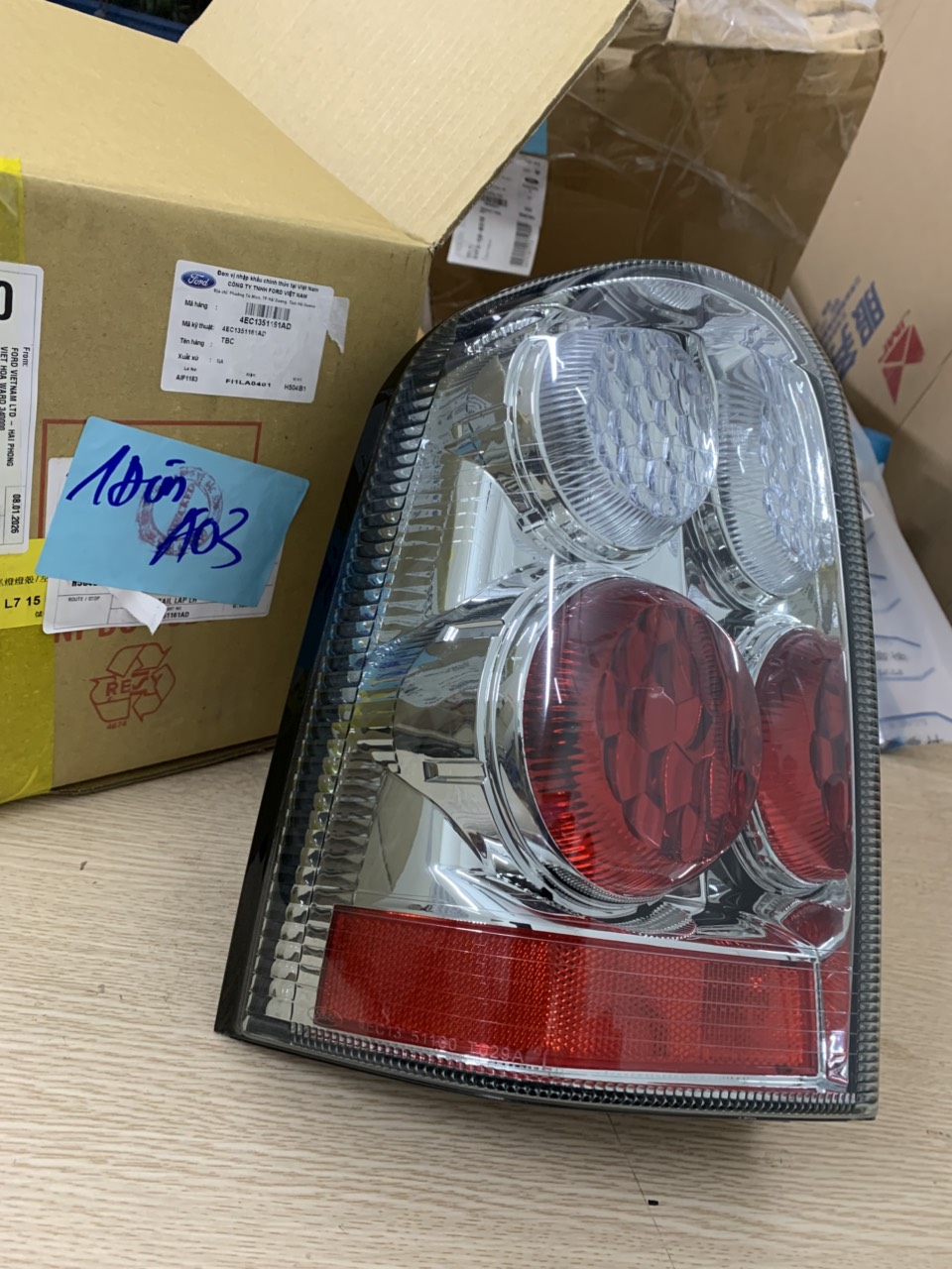 Đèn hậu Ford Escape 2005 6 7 8 4EC1351161AD 4EC13-51160