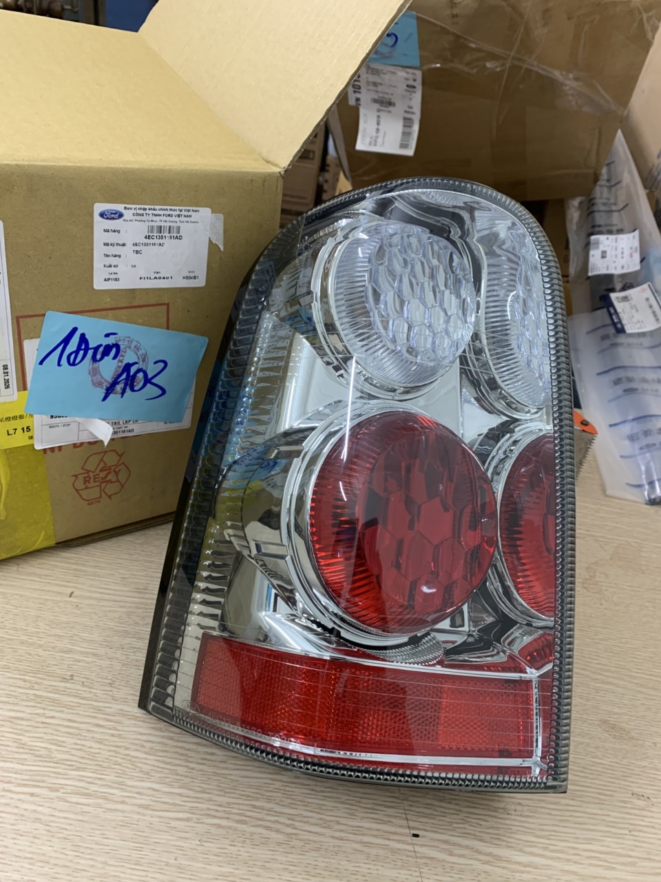 Đèn hậu Ford Escape 2005 6 7 8 4EC1351161AD 4EC13-51160