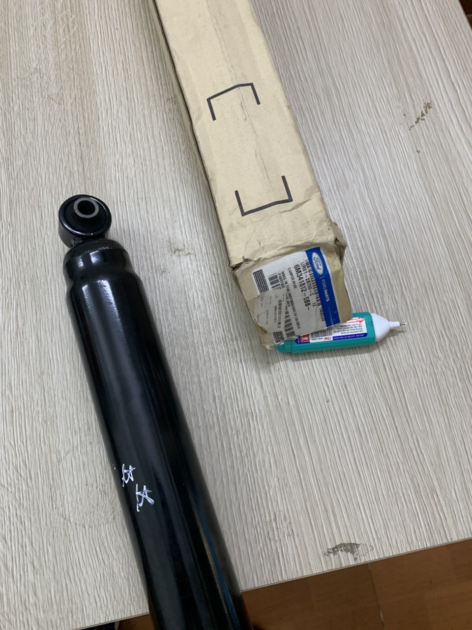 Giảm sóc sau Ford Everest 2006-2014 UR6128700C UH7428700A