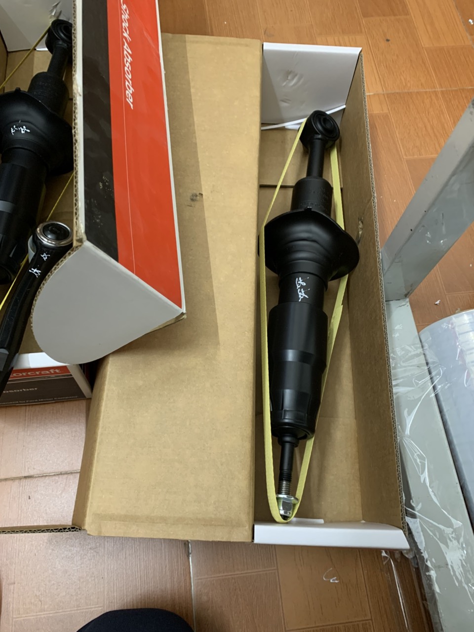 Giảm sóc trước Ford Ranger 3.2 K2MZ18124C K2MZ18124B