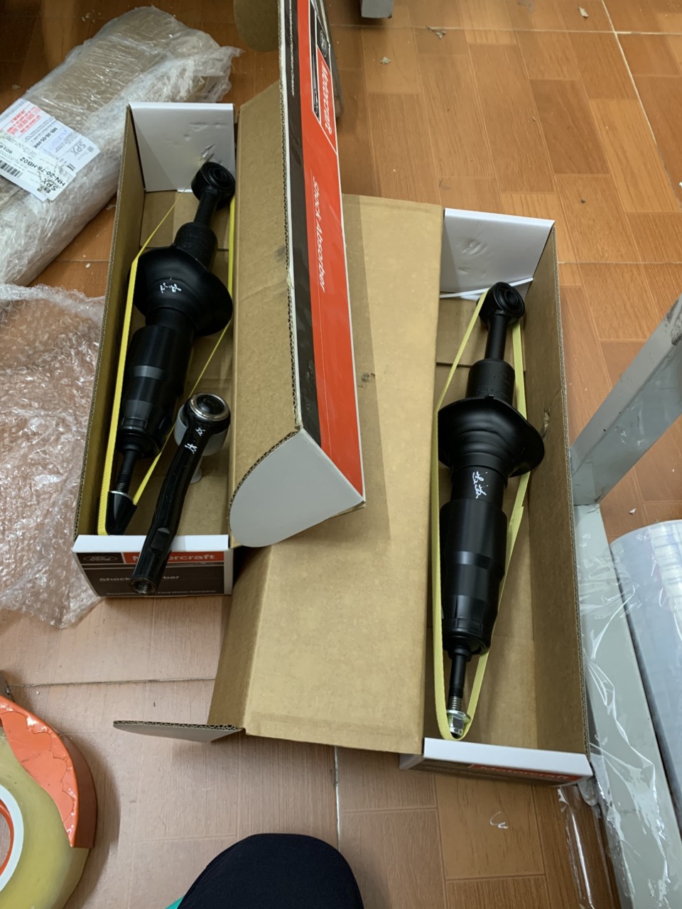 Giảm sóc trước Ford Ranger 3.2 K2MZ18124C K2MZ18124B