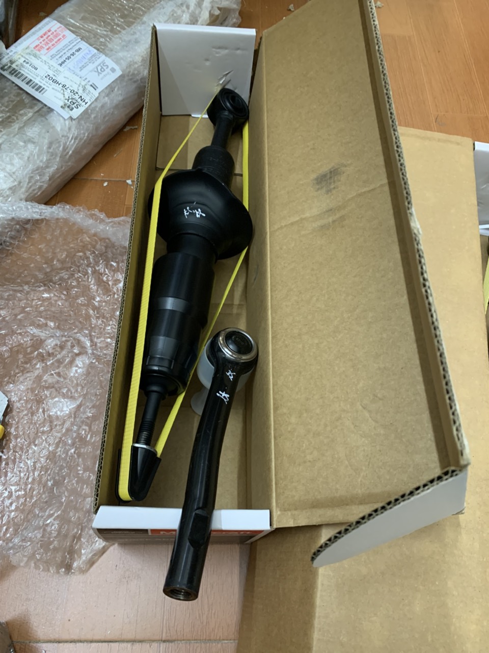 Giảm sóc trước Ford Ranger 3.2 K2MZ18124C K2MZ18124B