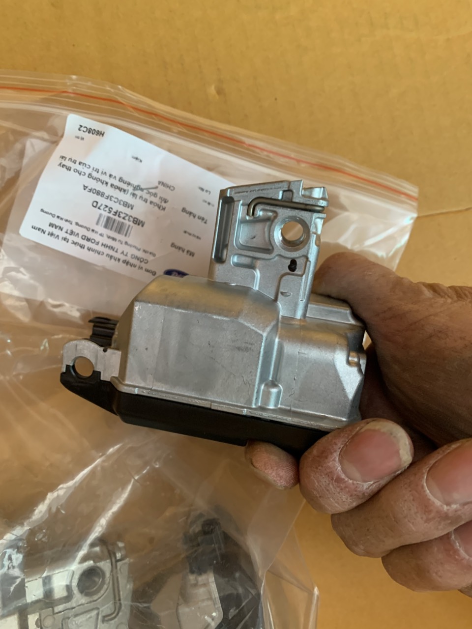 Khóa vô lăng Ford Everest 2023 4 5 MB3Z3F527D MB3C3F880FA