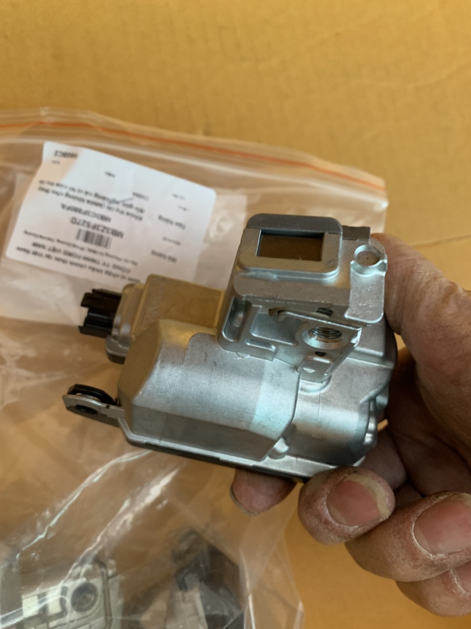 Khóa vô lăng Ford Everest 2023 4 5 MB3Z3F527D MB3C3F880FA