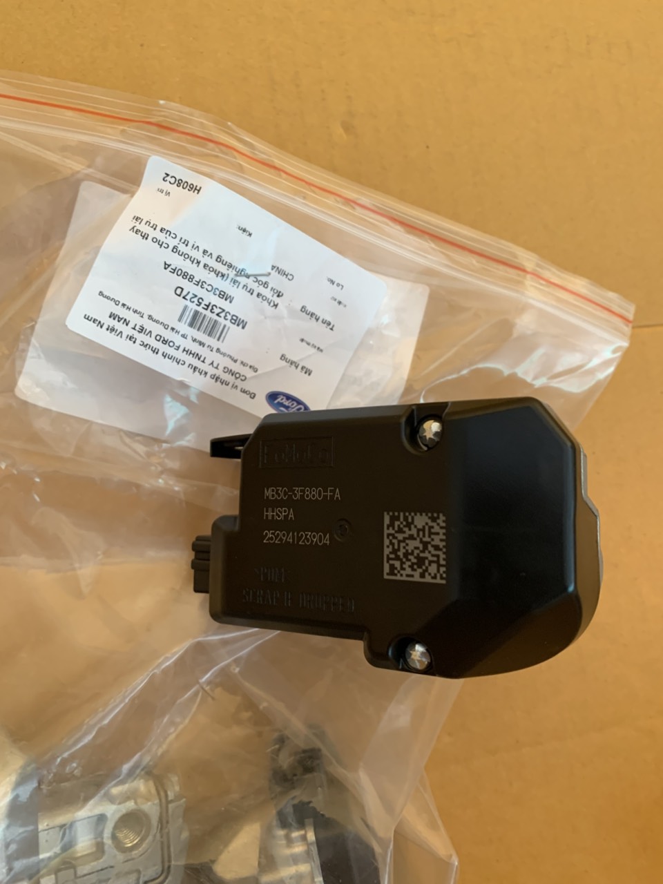 Khóa vô lăng Ford Everest 2023 4 5 MB3Z3F527D MB3C3F880FA