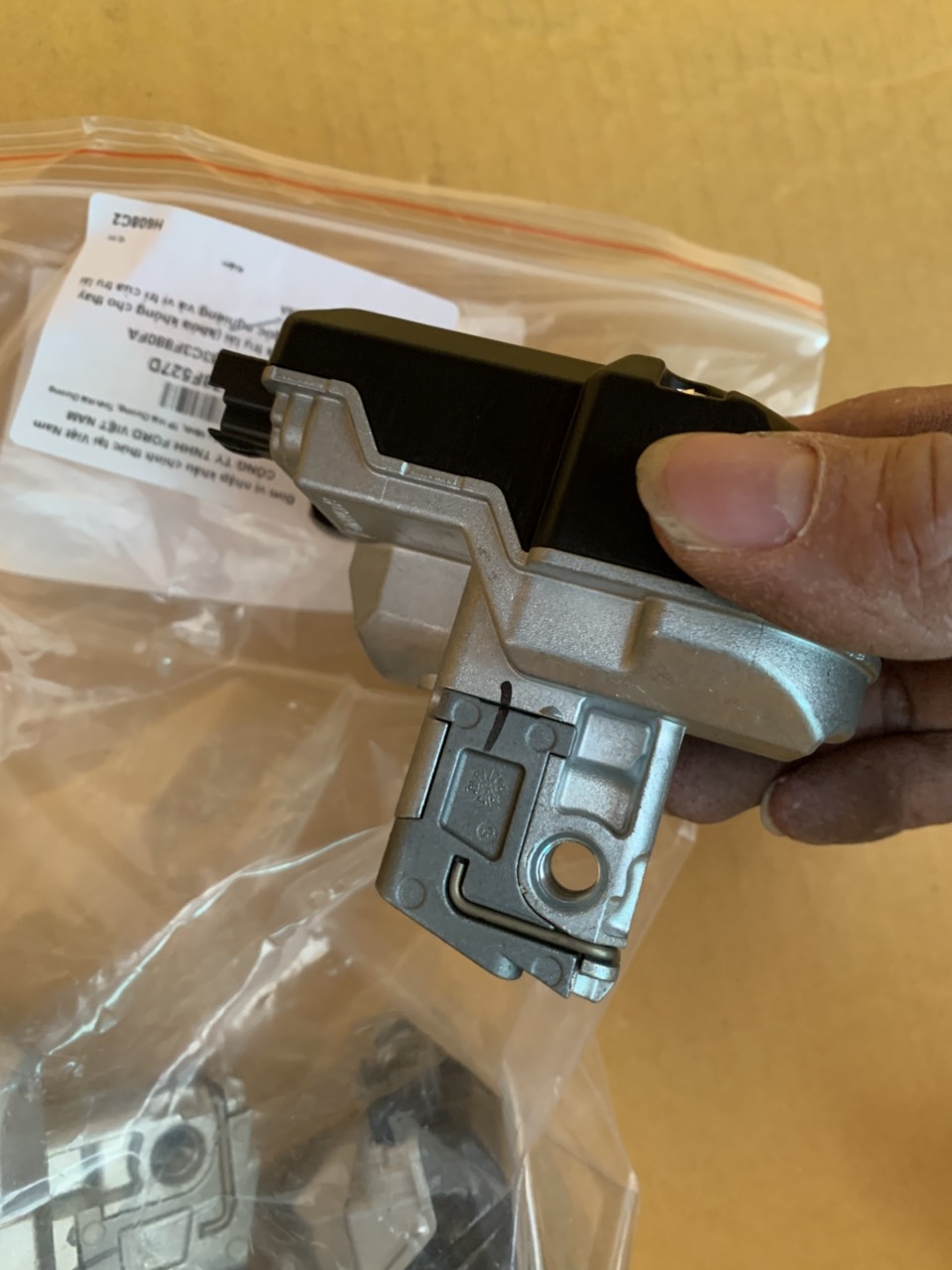 Khóa vô lăng Ford Everest 2023 4 5 MB3Z3F527D MB3C3F880FA