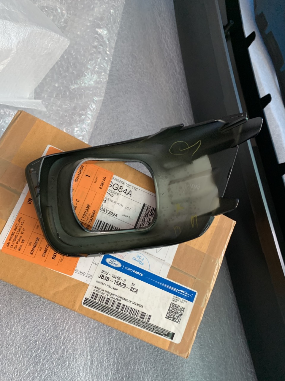 Ốp đèn gầm Ford Ranger 2018-2021 JB3Z15266C JB3B15A298