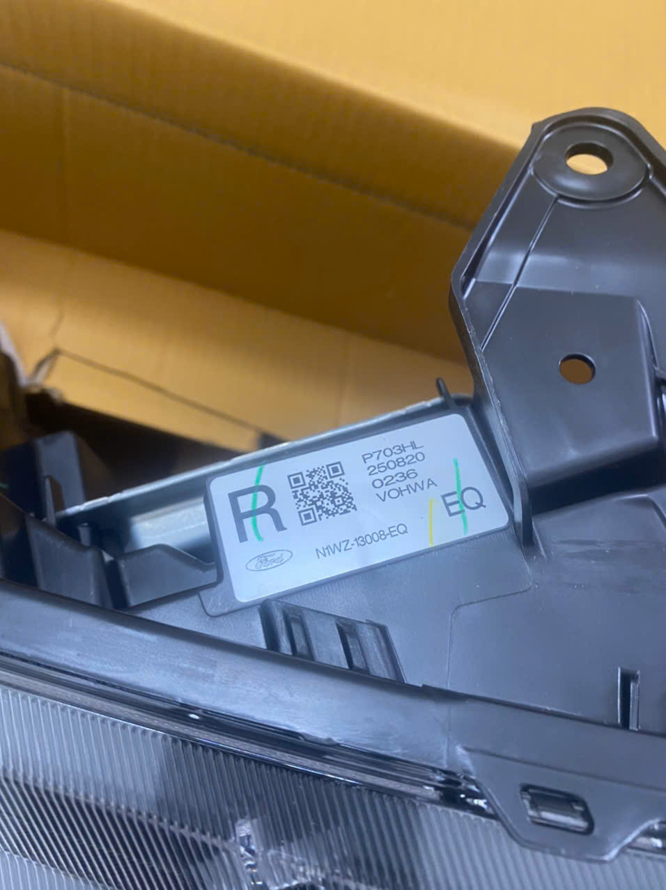 Vỏ đèn pha bên phụ Everest Bi-turbo 2023 4 5 6 N1WZ-13008-EQ