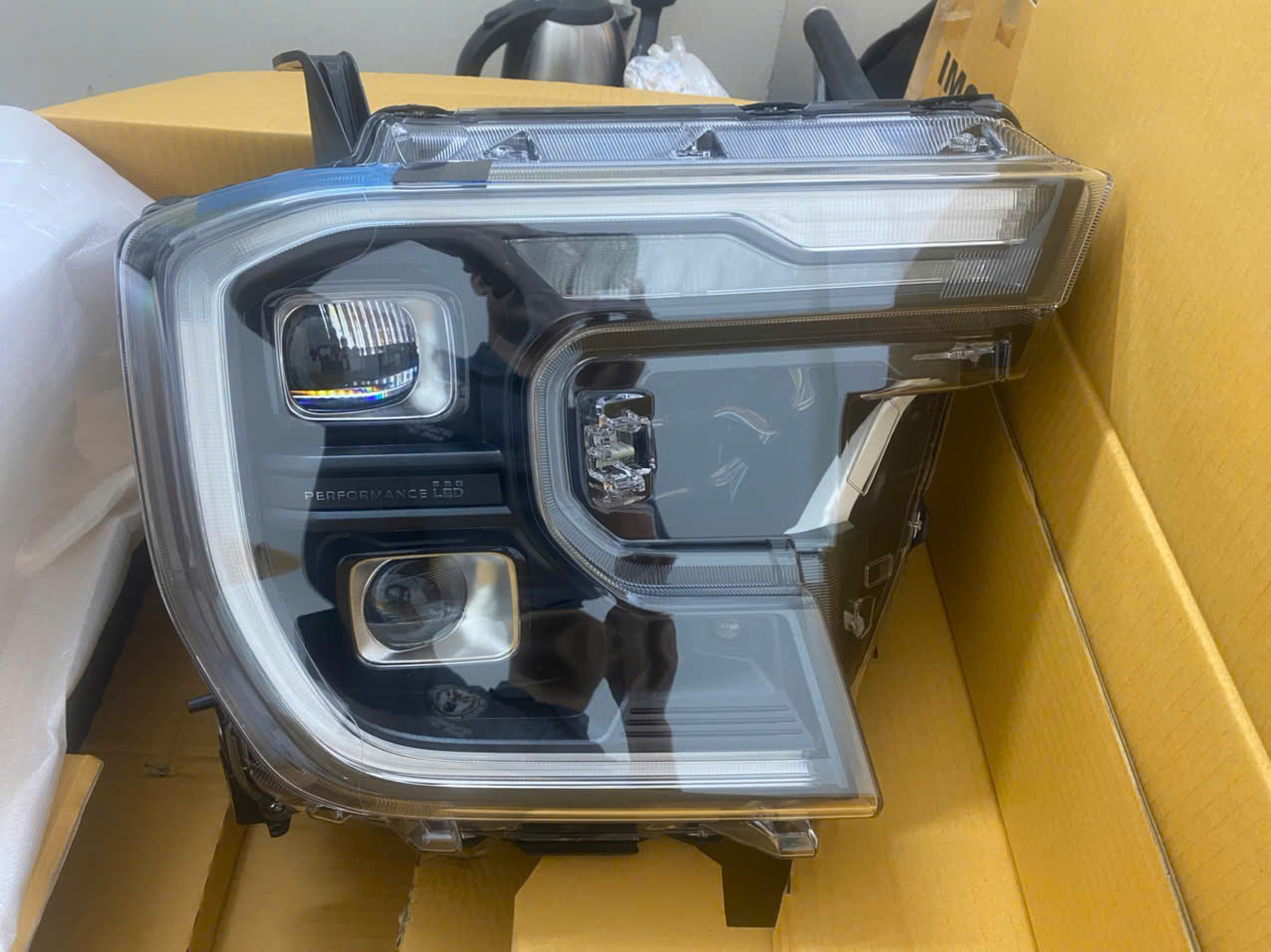 Vỏ đèn pha bên phụ Everest Bi-turbo 2023 4 5 6 N1WZ-13008-EQ