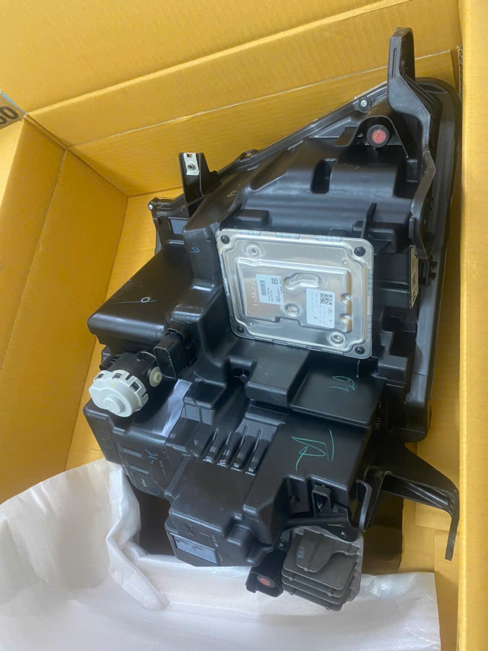 Vỏ đèn pha bên phụ Everest Bi-turbo 2023 4 5 6 N1WZ-13008-EQ