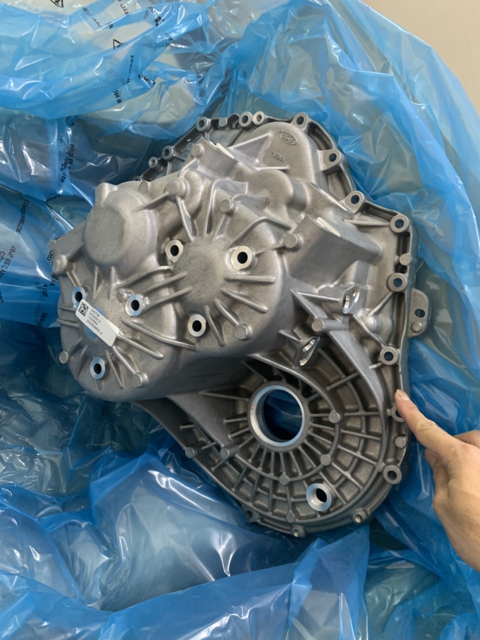 Vỏ đuôi hộp số Ford Focus 2013 14 15 BV6Z7005A BV6P7005AB