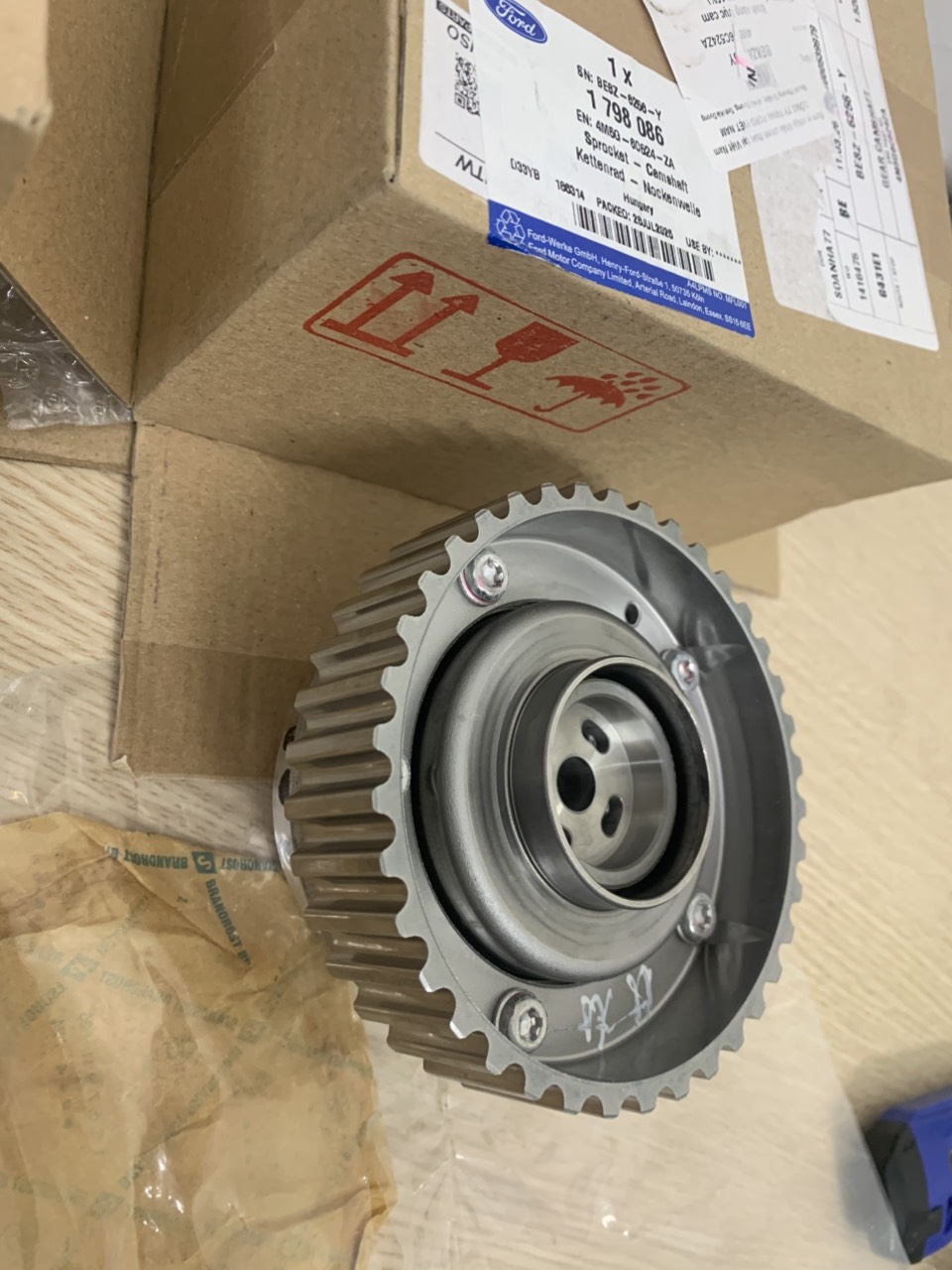 Bánh răng xoay cam xả Ford Focus 4M5G6C524ZA BE8Z6256Y