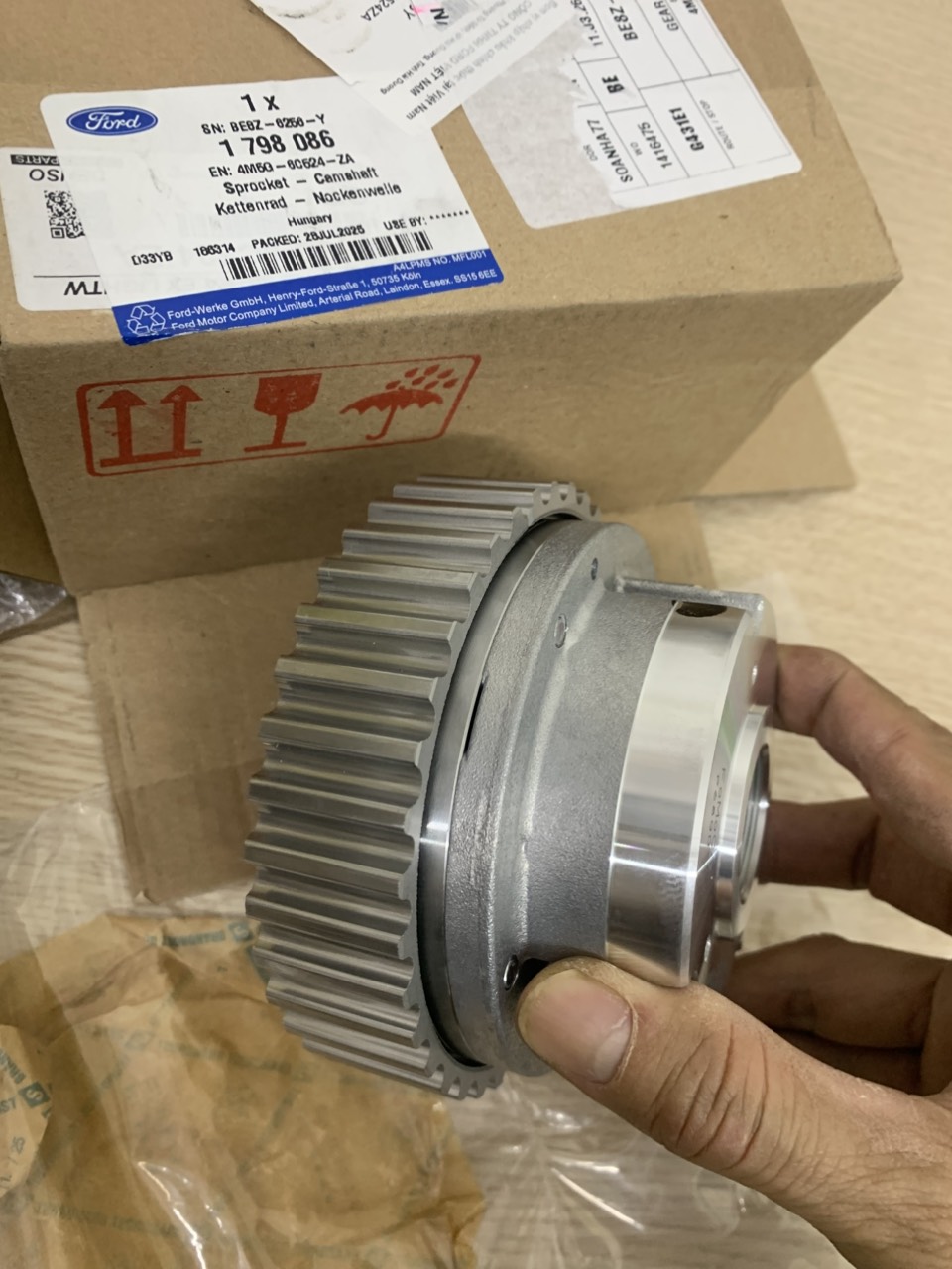 Bánh răng xoay cam xả Ford Focus 4M5G6C524ZA BE8Z6256Y