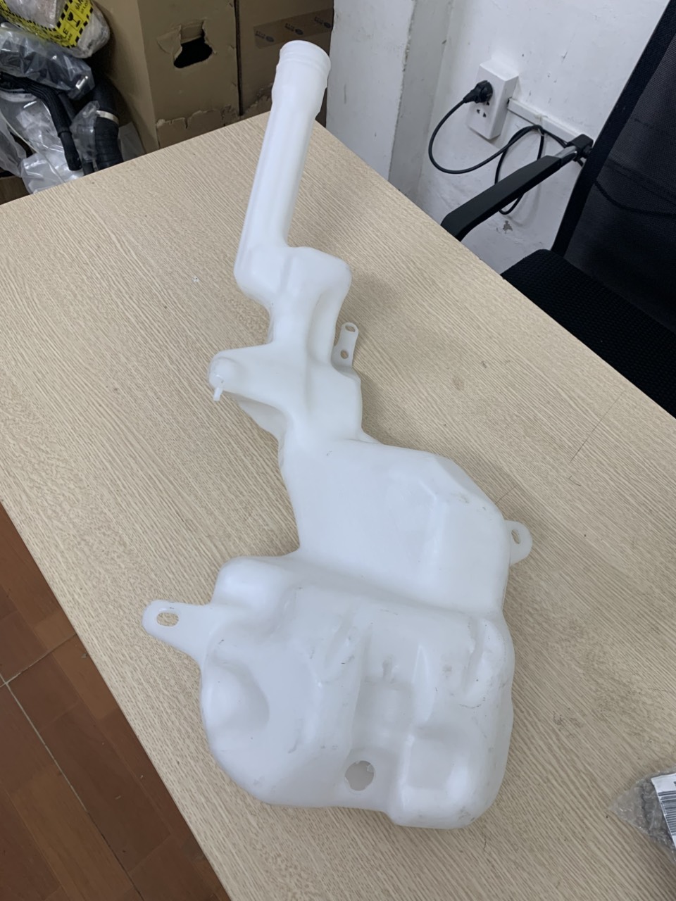 Bình nước rửa kính Ford EcoSport 2018 19 20 21 22 GN1Z17618H