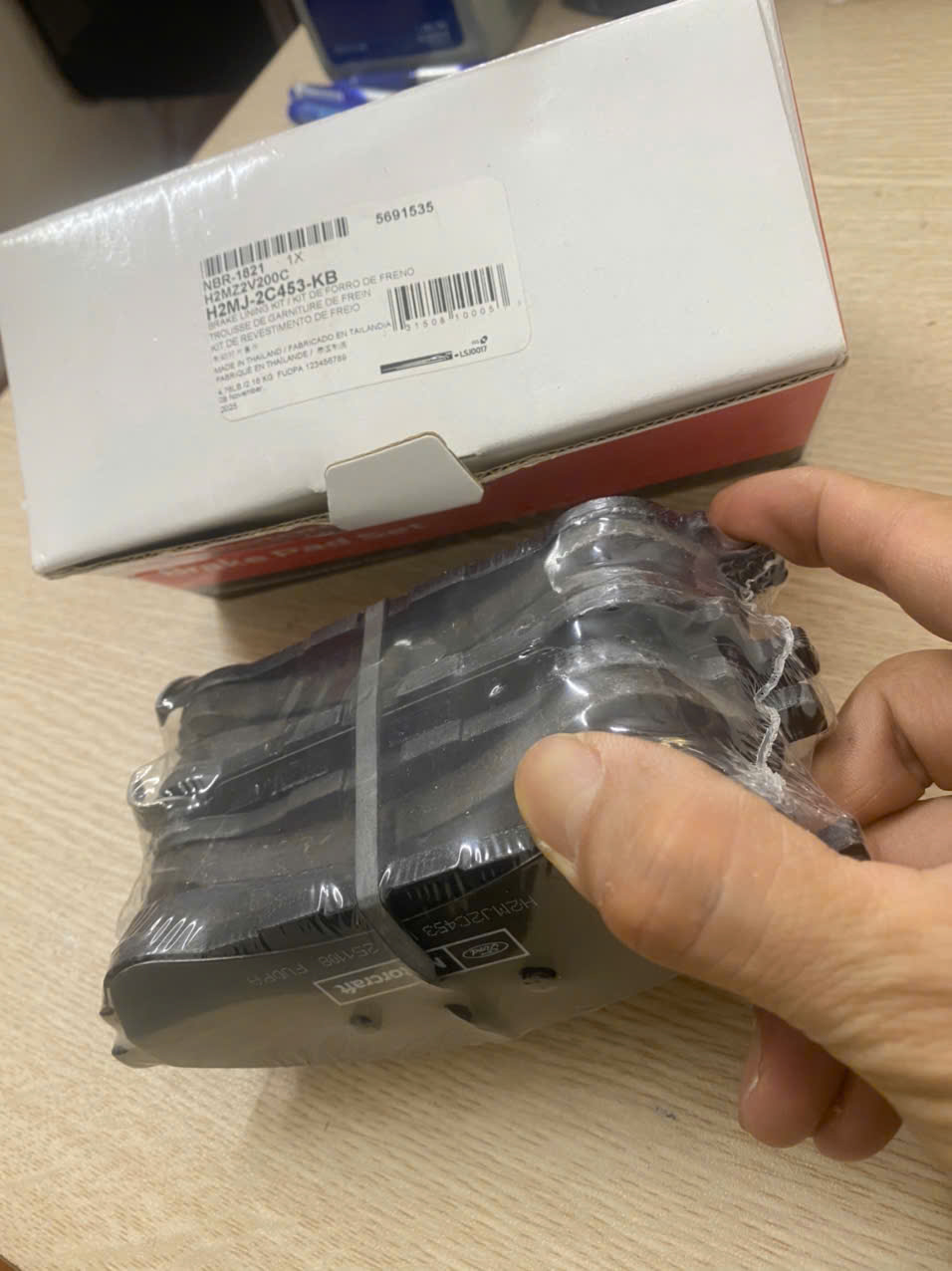 Bộ má phanh sau Ford Raptor 2018 19 20 21 H2MZ2V200C