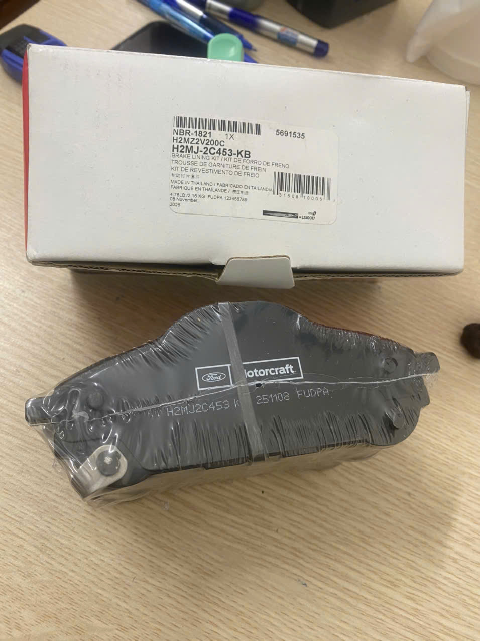 Bộ má phanh sau Ford Raptor 2018 19 20 21 H2MZ2V200C