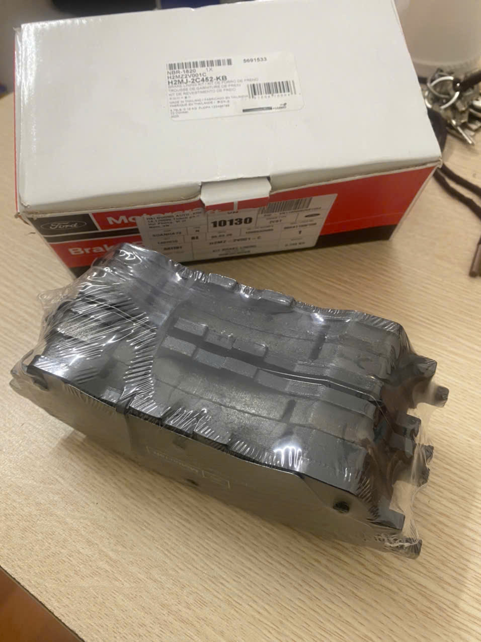 Bộ má phanh trước Ford Raptor 2018 19 20 21 H2MZ2V001C