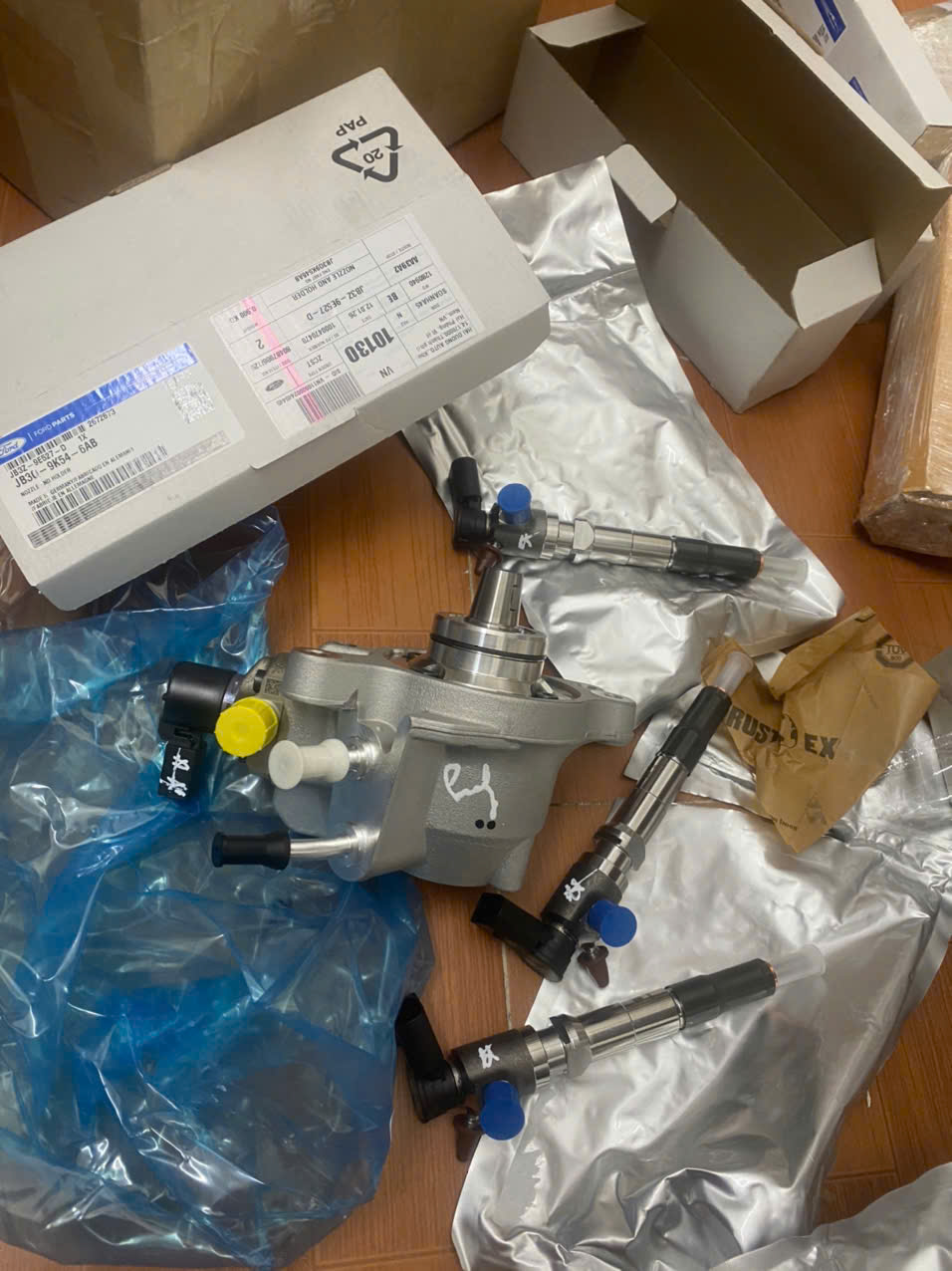 Bơm cao áp Ford Everest 2.0 HG9Q-9B395-AB HG9Q-9B395-AA