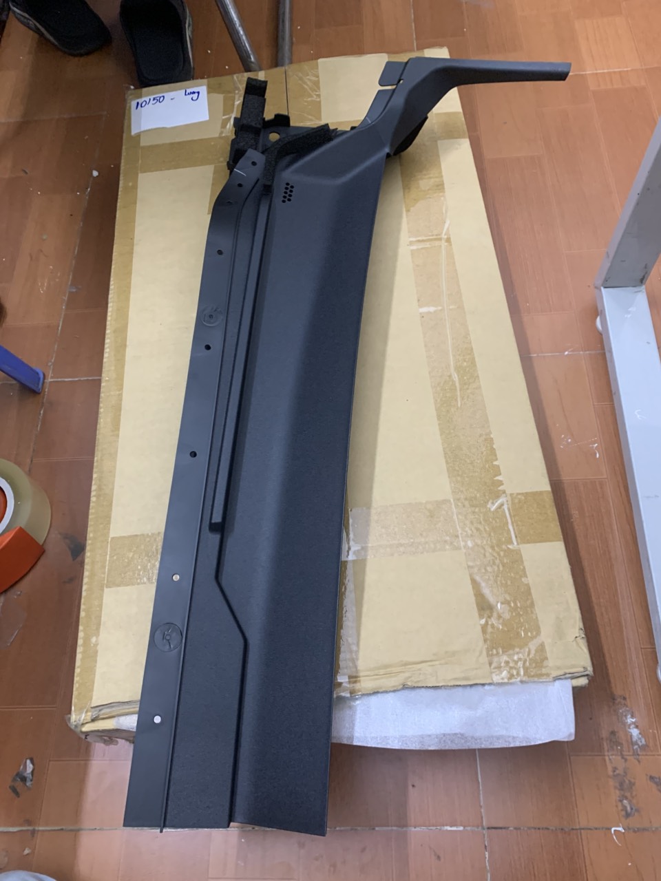 Chắn rác chân kính chắn gió Ford Everest 2023 N1WZ26022A68R