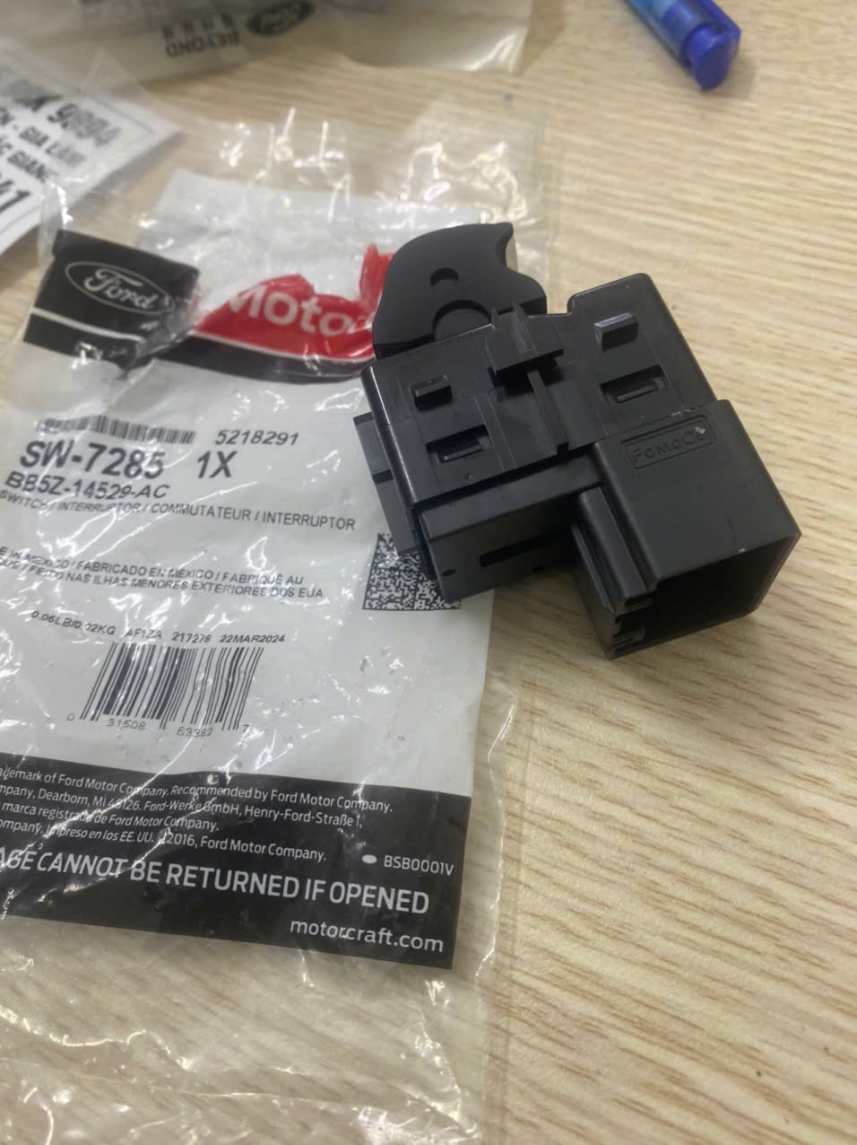 Công tắc lên kính Ford Explorer BB5T-14529-ADW BB5Z14529AC