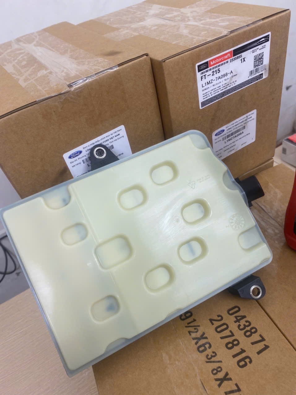 Lọc dầu hộp số tự động Ranger 2.0 L1MZ7A098A L1MP7G186AA