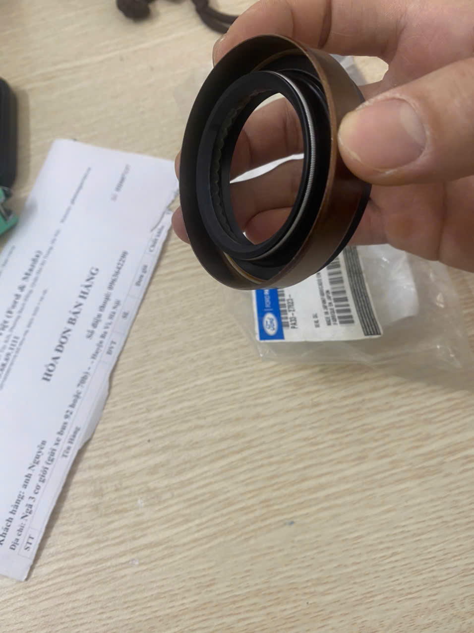 Phớt láp trước phải Ford Ranger 2008 09 2010 11 PA3327623