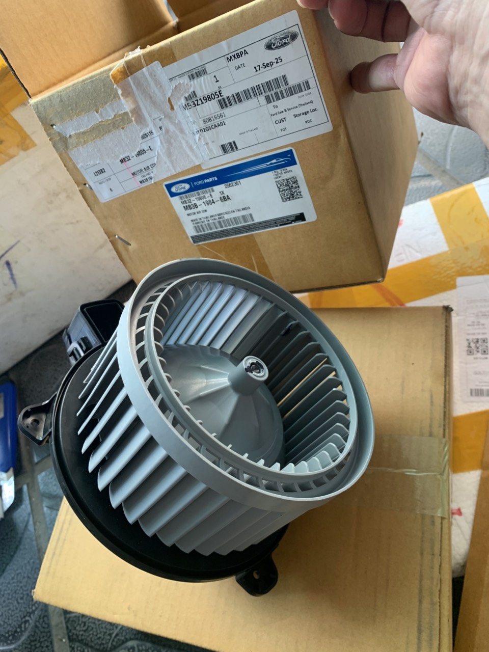 Quạt gió điều hòa Ford Ranger 2023 24 25 26 27 MB3Z19805E