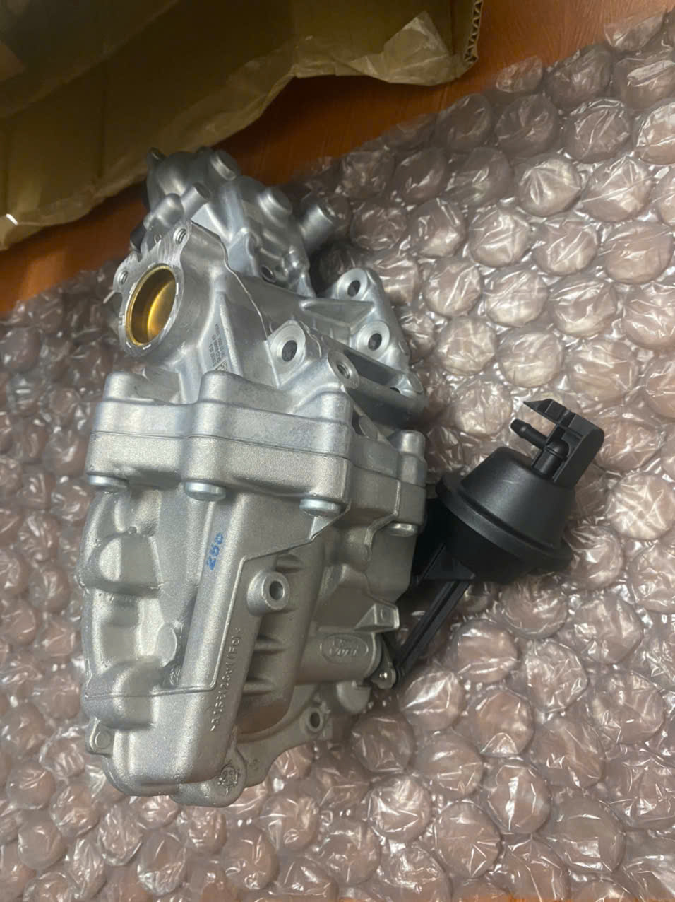 Van ERG van tuần hoàn khí xả Ford Ranger 2.0 GK2Z9D475A