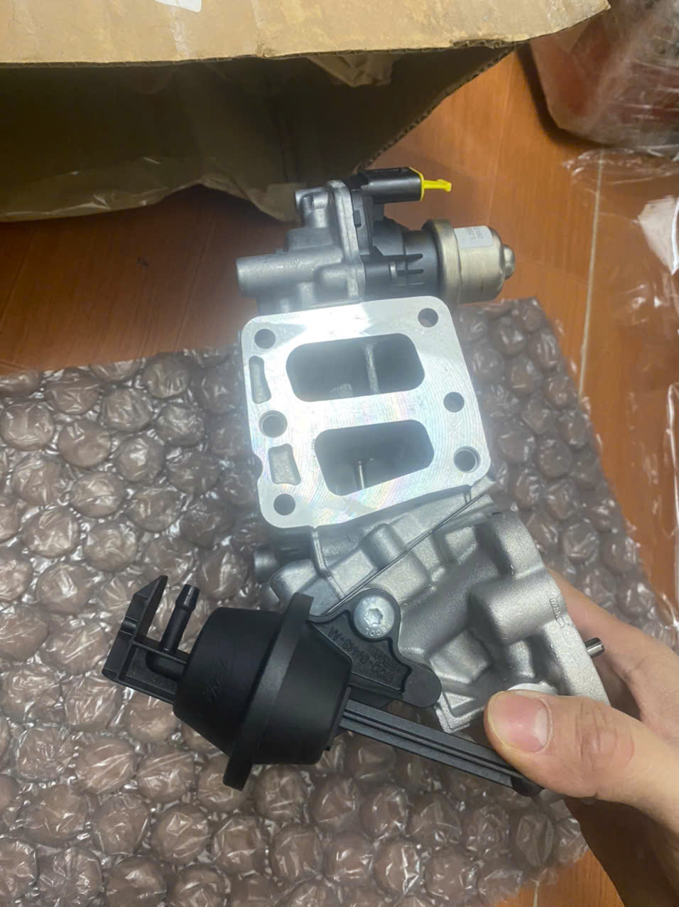 Van ERG van tuần hoàn khí xả Ford Ranger 2.0 GK2Z9D475A