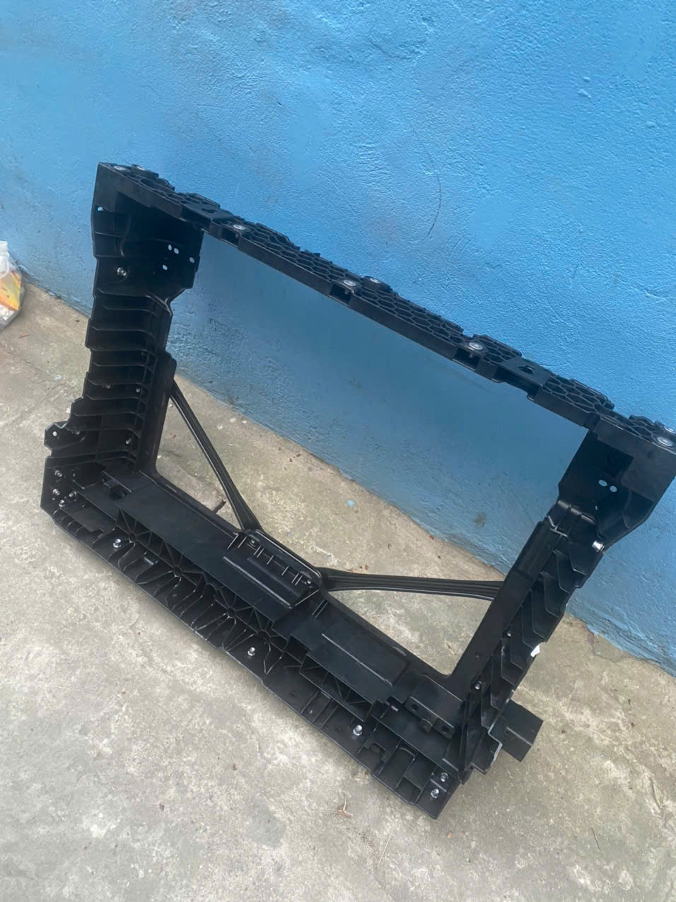 Xương đỡ giàn nóng két nước Ford Territory KS116774AD