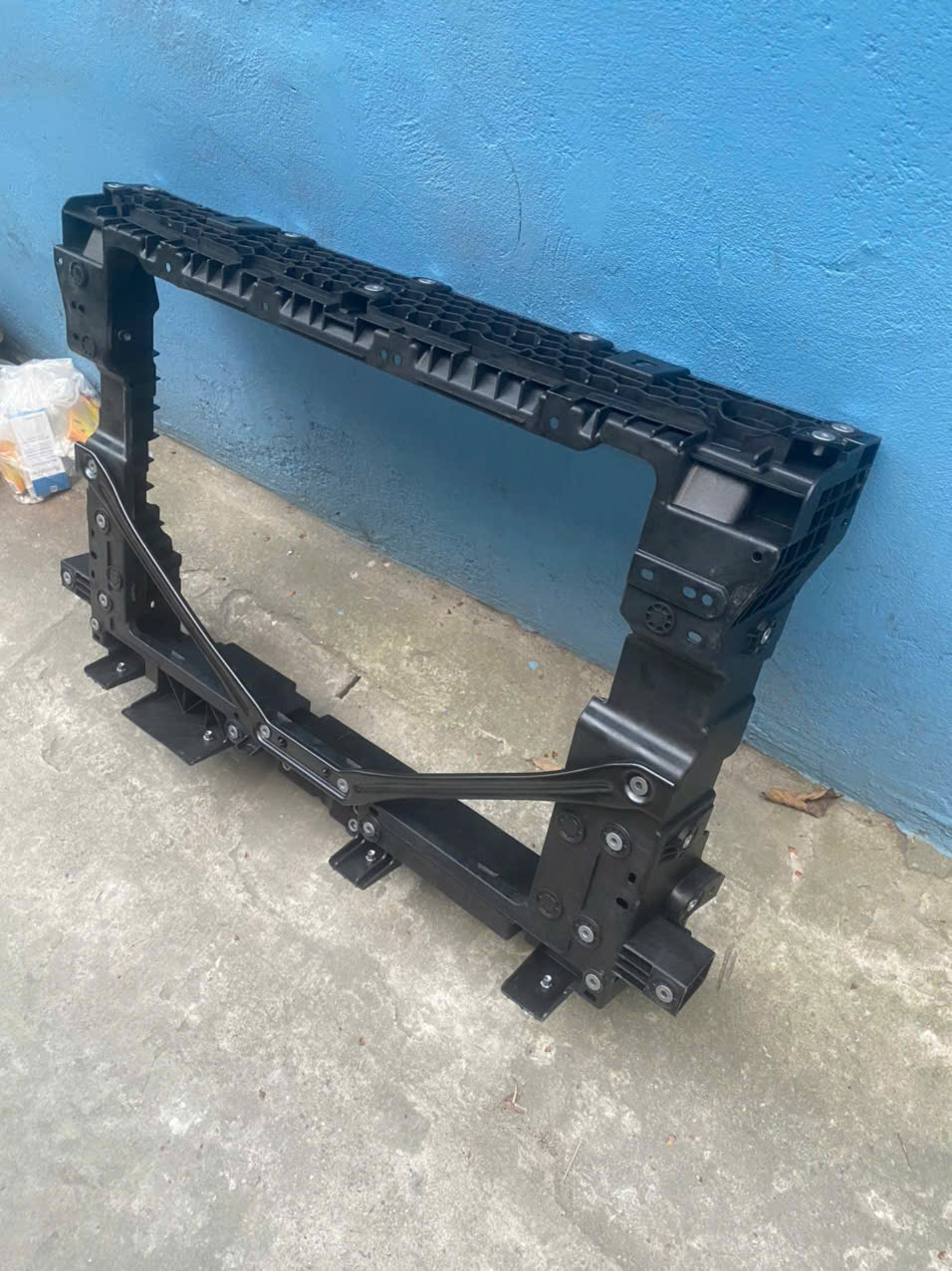 Xương đỡ giàn nóng két nước Ford Territory KS116774AD