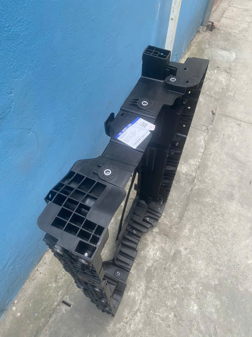 Xương đỡ giàn nóng két nước Ford Territory KS116774AD