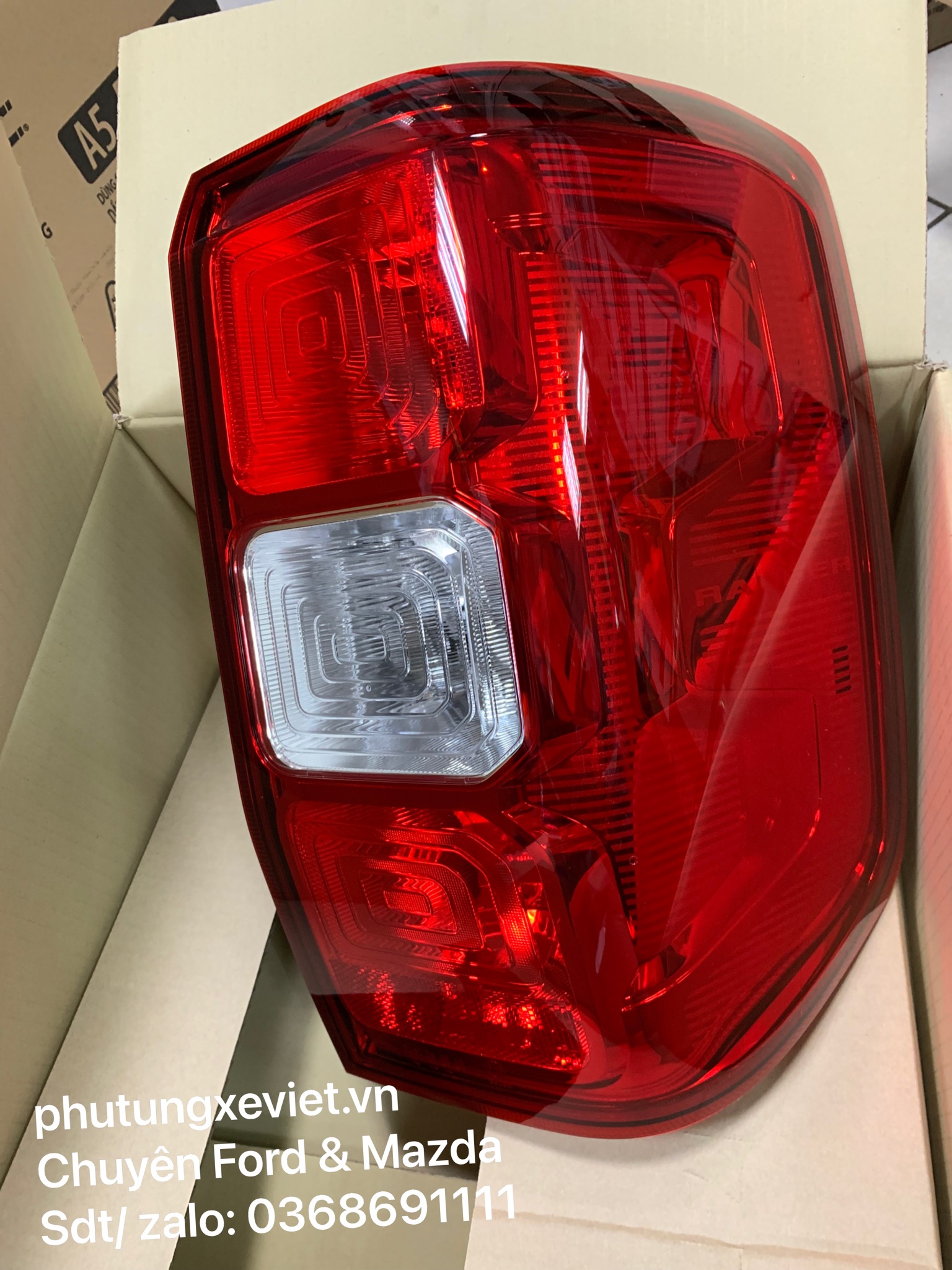 Vỏ đèn hậu Ford Ranger XLS 2022 N1WZ13404G N1WZ13405G2