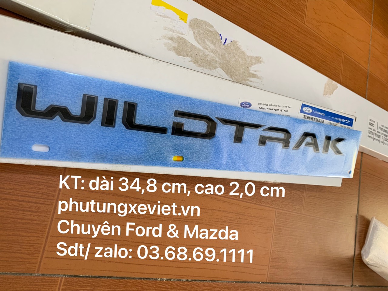 Chữ Wildtrak dán cửa trước Everest 2023 N1WZ16228E N1WZ16228F5