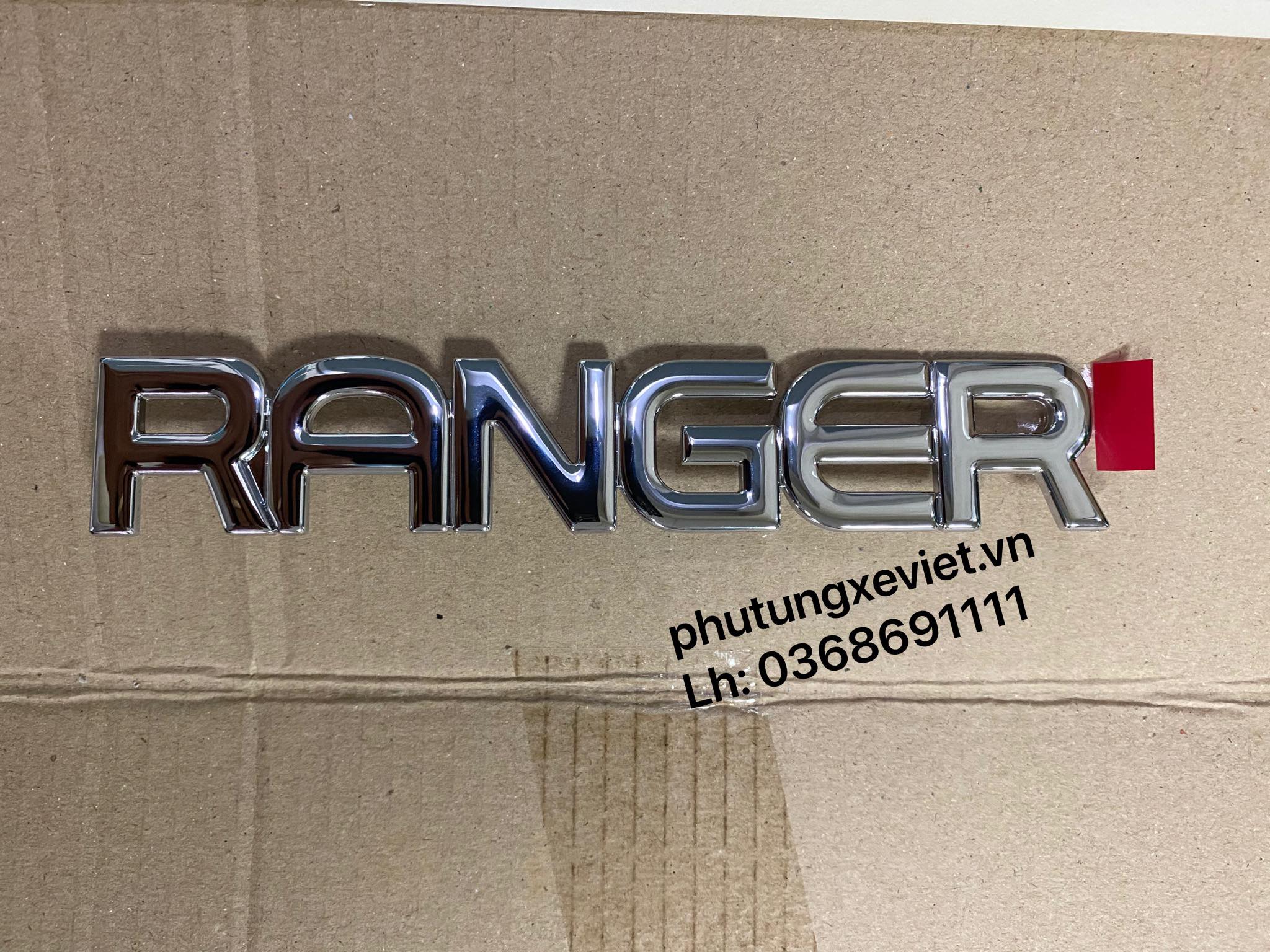 Chữ RANGER trên tai xe Ford Ranger / UH77-51720-B / UH78-51720-B4
