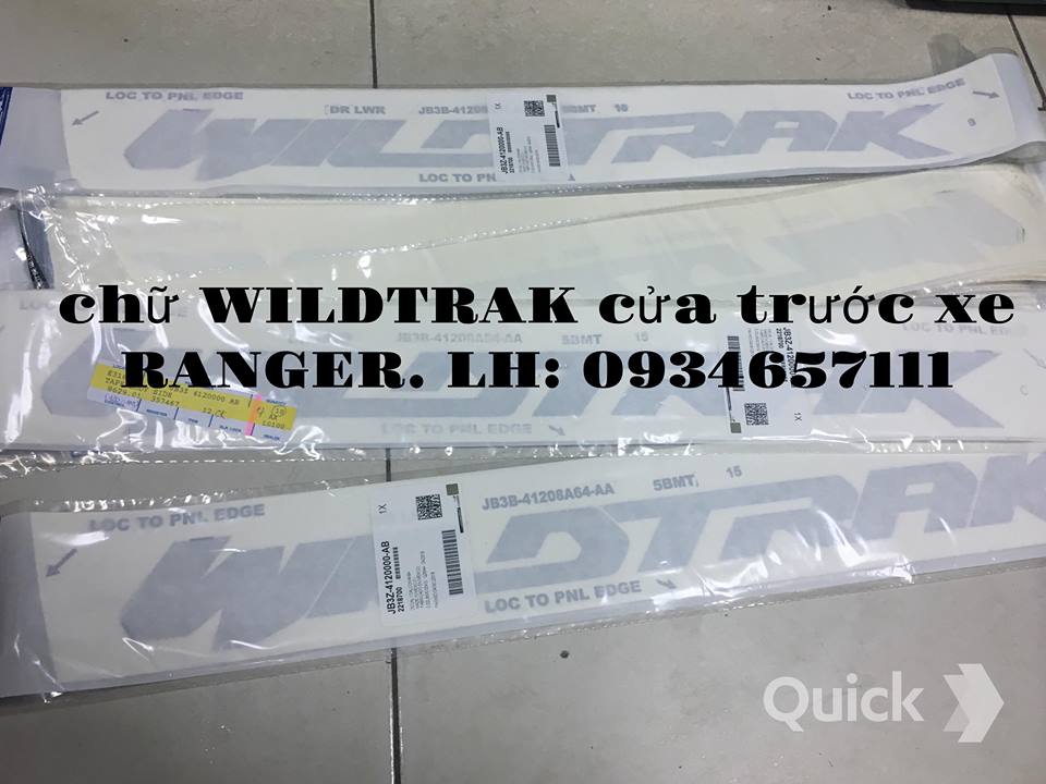 Chữ Wildtrak cửa trước Ford Ranger3
