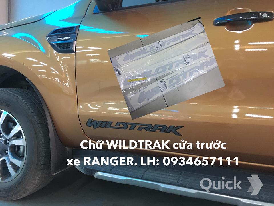 Chữ Wildtrak cửa trước Ford Ranger2