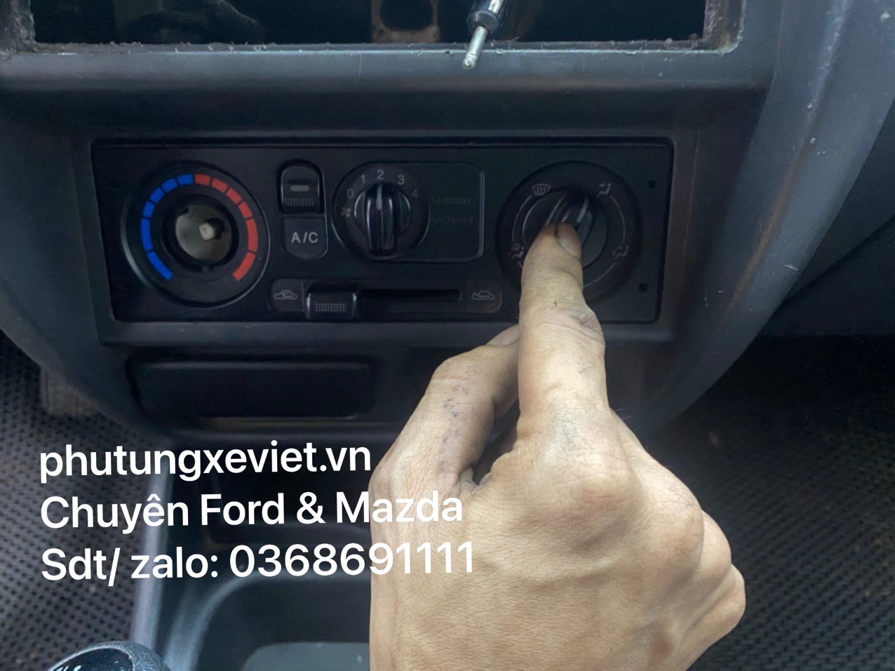 Nút chỉnh điều hòa, quạt gió Ford Ranger UH7161195 UH81611955