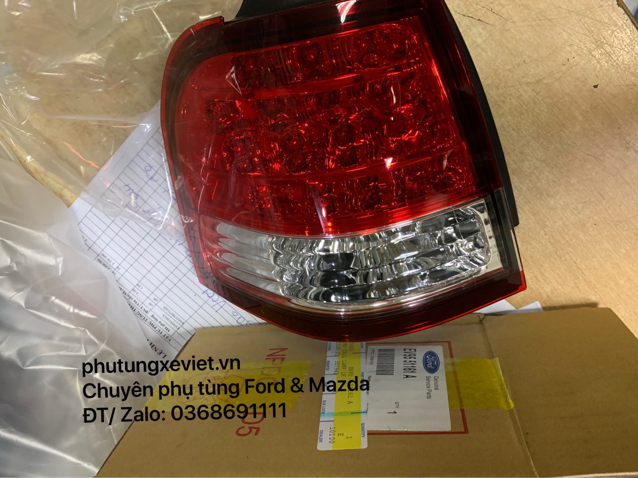 EV9551151A / EV9551161A Vỏ đèn hậu ngoài Ford Escape (trên hông)3
