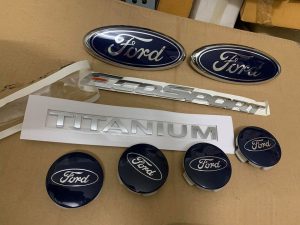 Biểu tượng (lô gô Ford, chữ Ford) trước, sau Ford EcoSport