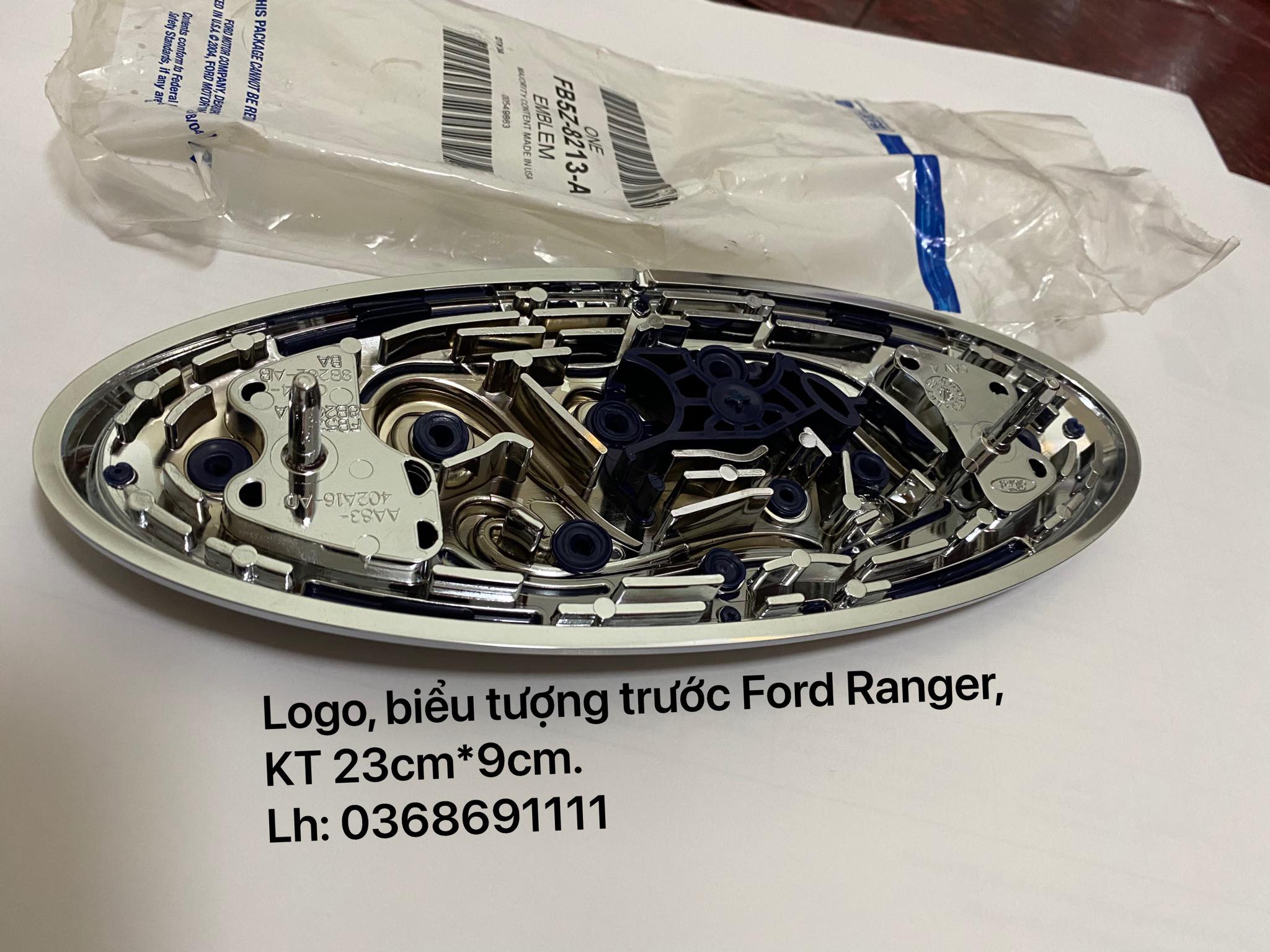 Logo trước Ford Ranger (2017, 2018, 2019, 2020, 2021) / FB5Z8213A3